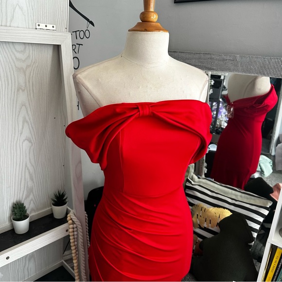 Red bridesmaid dress with thigh slit size small - Picture 8 of 9